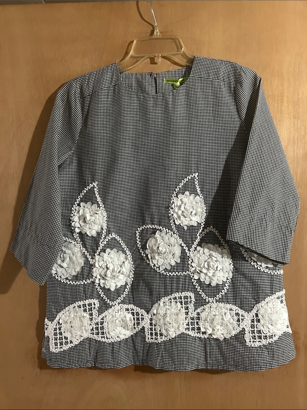 NWT Trisha Tyler Gingham Tunic with White Floral Appliqué